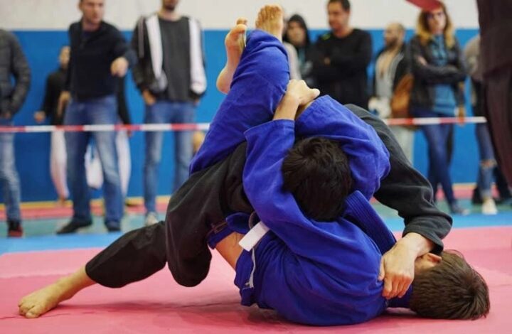 This Triangle Choke Variation From Closed Guard Works Great