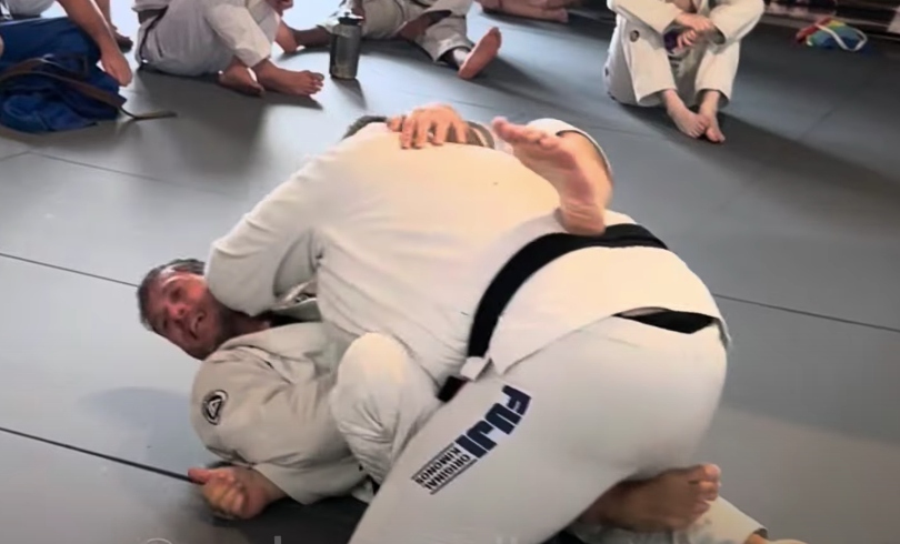 Comment Roger Gracie gère une ceinture noire BJJ 50 kg de plus que lui