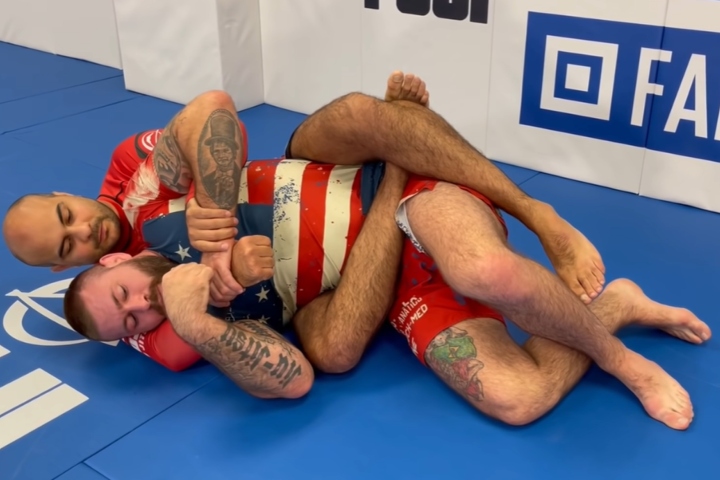 Gordon Ryan montre la meilleure façon d'échapper au triangle corporel