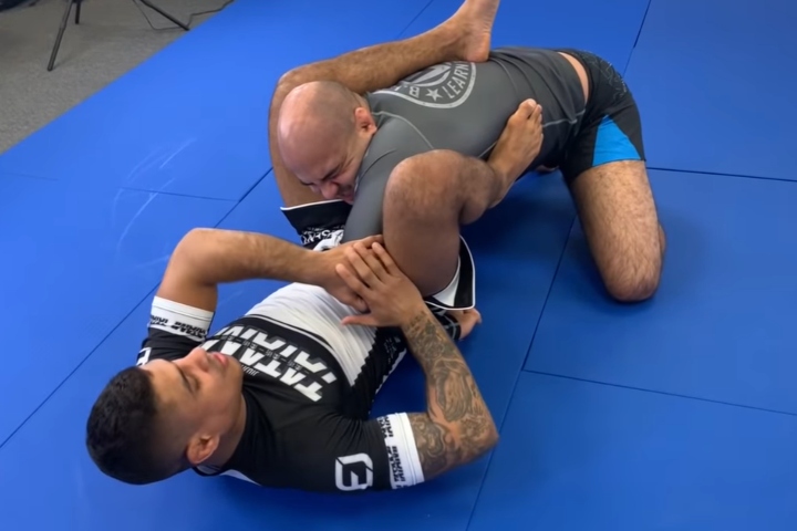 JT Torres montre une étonnante configuration Monoplata à partir de Triangle Choke