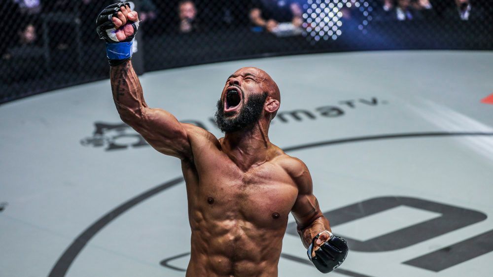 Demetrious Johnson dans la cage du ONE Championship