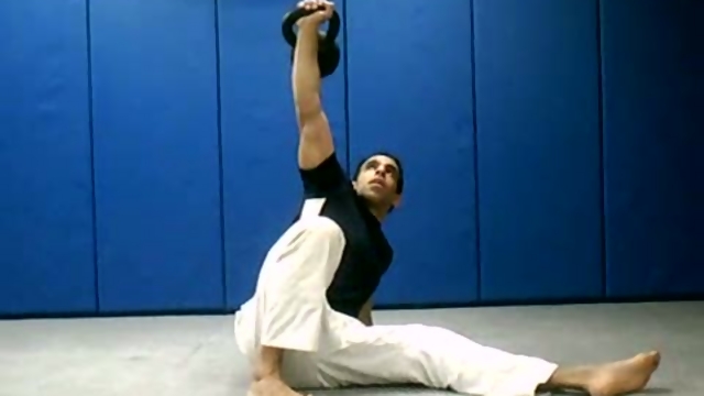 parfaitement_executed_kettlebell_full_body_exercise_turkish_get_up