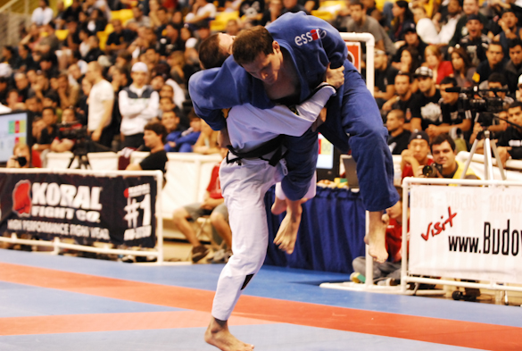 This is Why Clinch Takedowns Work Best Against Stronger Opponents