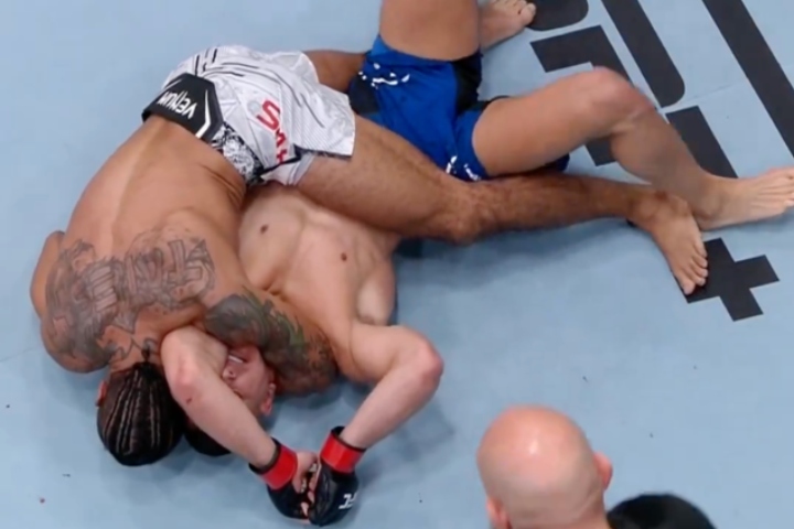 [WATCH] Mike Davis soumet Natan Levy avec un méchant triangle de bras à l'UFC Vegas 88