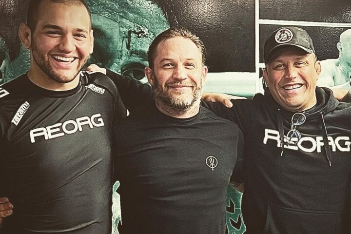 Tom Hardy révèle qu'il a subi 2 opérations au genou à cause du BJJ