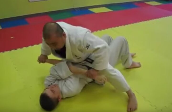 Fake BJJ Black Belt Teaches the Worst BJJ Technique Ever