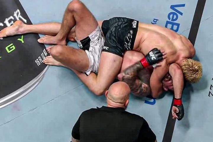 [WATCH] Reinier de Ridder remporte ses débuts à l'UFC avec un superbe étranglement triangulaire de bras