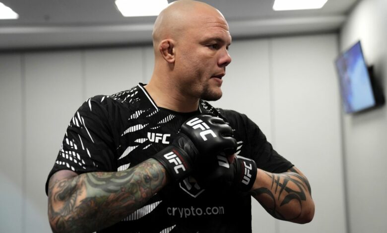 Anthony Smith