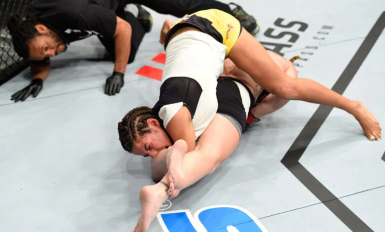 Valentina Shevchenko submits Julianna Pena