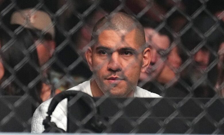 Alex Pereira Octagon side