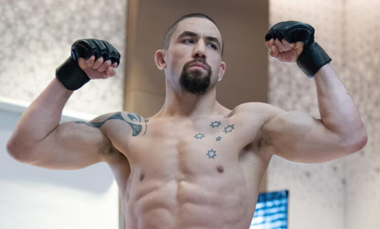 Robert Whittaker pose