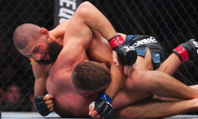 Khamzat Chimaev controls Dricus du Plessis at UFC 319