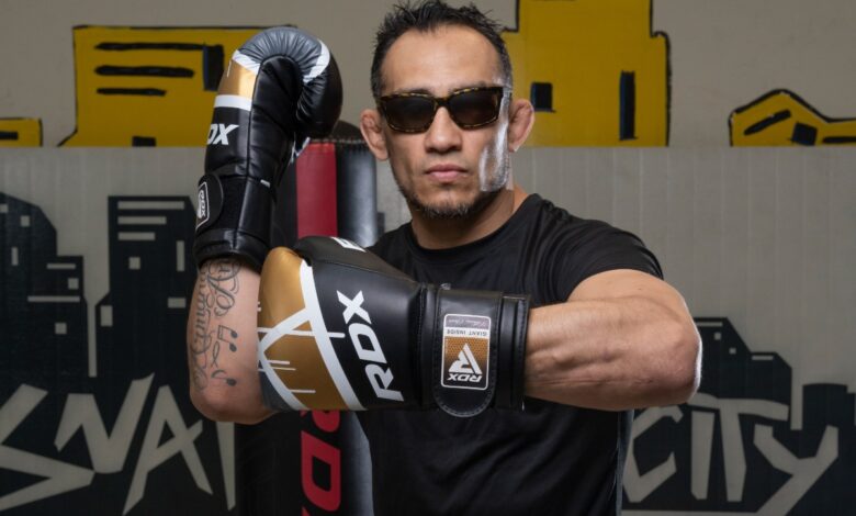 Tony Ferguson boxing