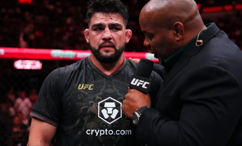 Daniel Cormier interviews Kelvin Gastelum after his victory at Noche UFC
