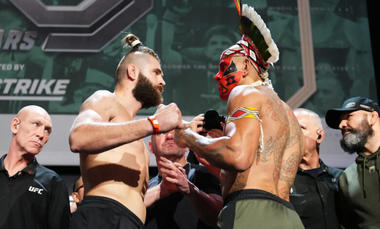 Jiri Prochazka and Alex Pereira staredown