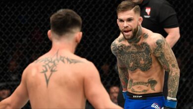 Dominick Cruz and Cody Garbrandt fight in the Octagon at UFC 207
