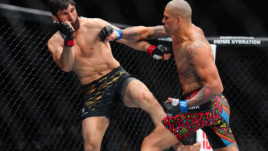 Alex Pereira finishes Magomed Ankalaev at UFC 320