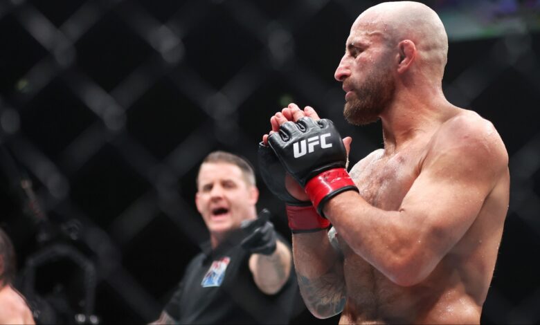 Alexander Volkanovski during a stoppage at UFC 325