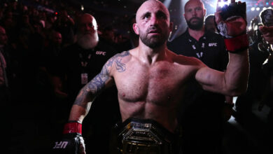 Alexander Volkanovski walks out of UFC 325
