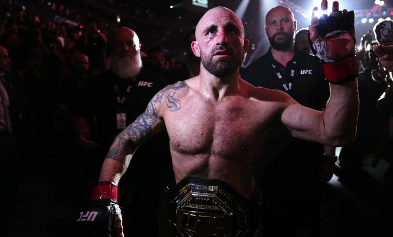 Alexander Volkanovski walks out of UFC 325