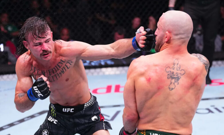 Diego Lopes falls short against Alexander Volkanovski at UFC 325