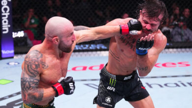 Diego Lopes punched by Alexander Volkanovski at UFC 325